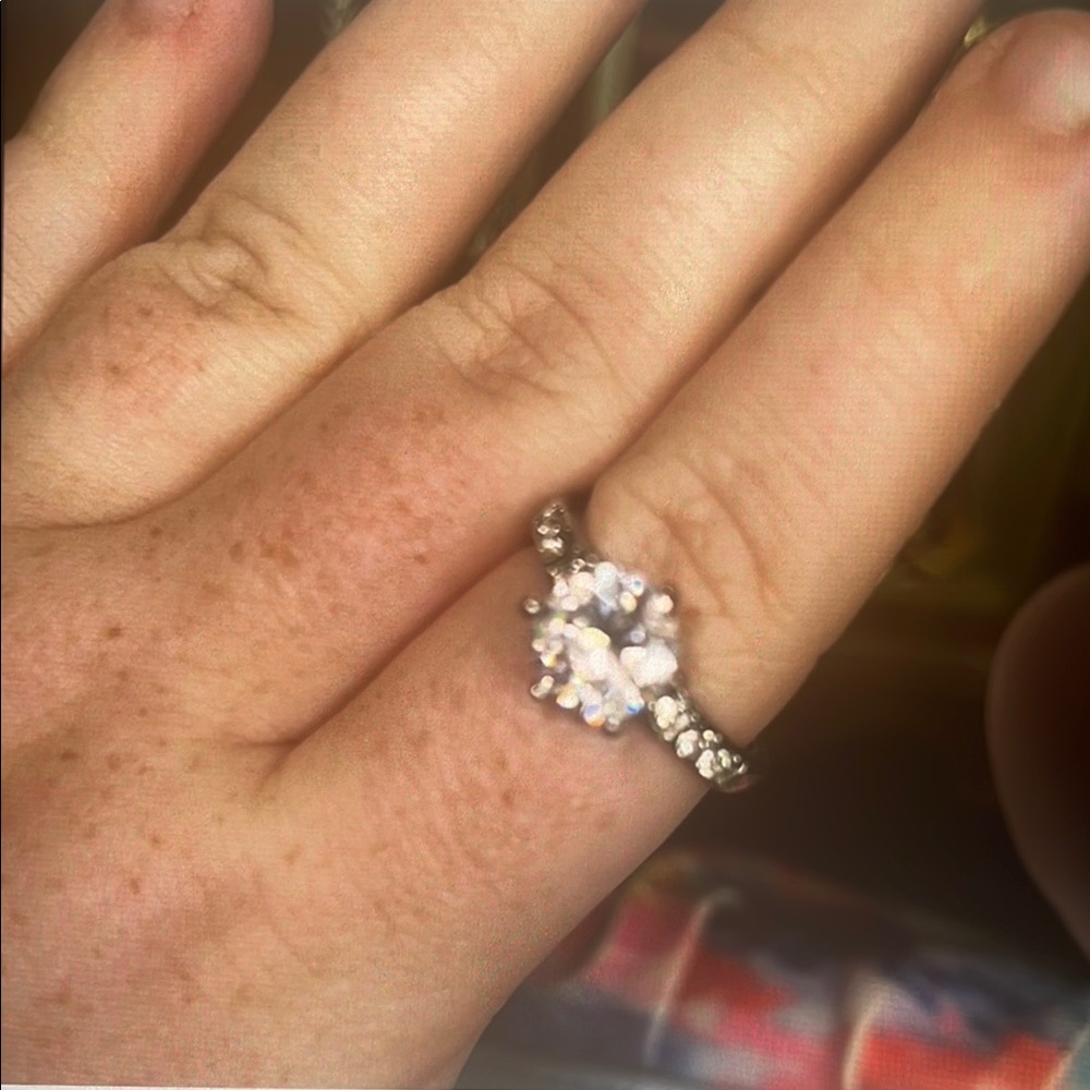 Elegant Silver Diamond Ring sz 9 beautiful ring (ring can be sized by jeweler) - Picture 2 of 3